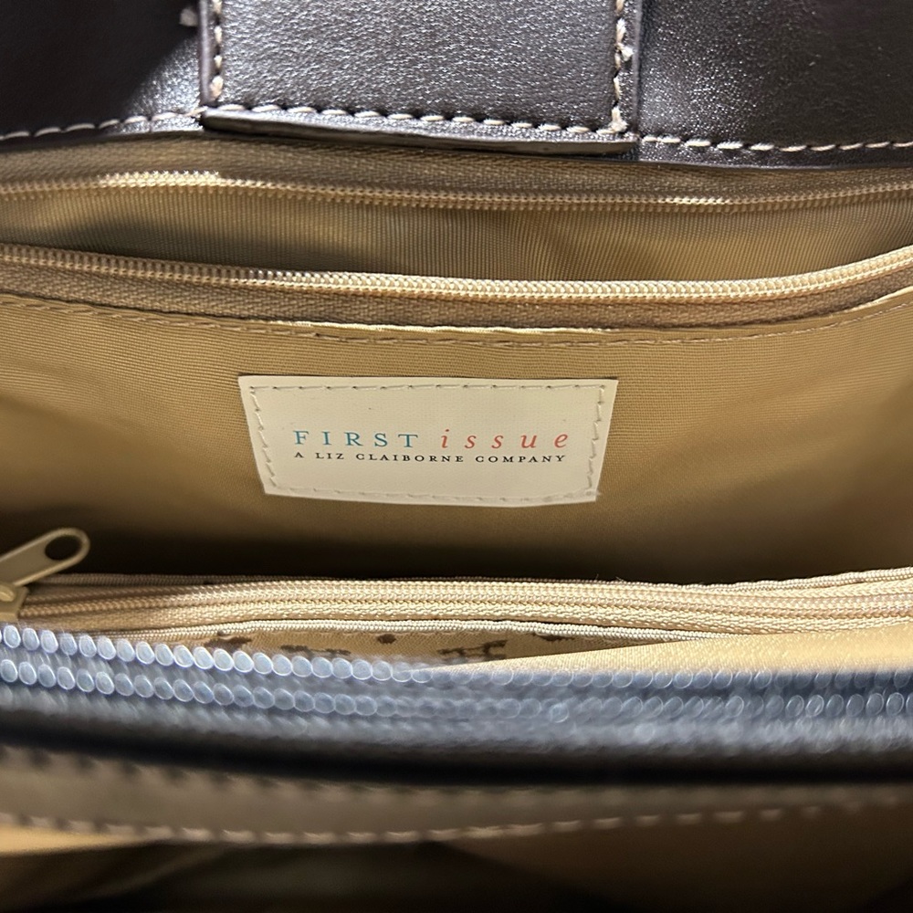 First issue - Picture 4 of 4